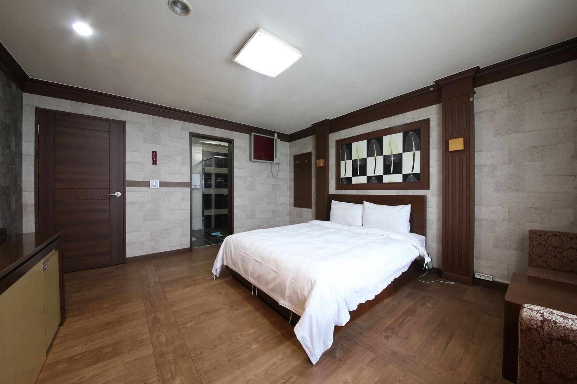 Yes Motel Gunsan Exterior foto